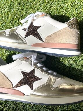 Women's Vintage Havana Metallic Gold/cream sparkly star sneakers size 8